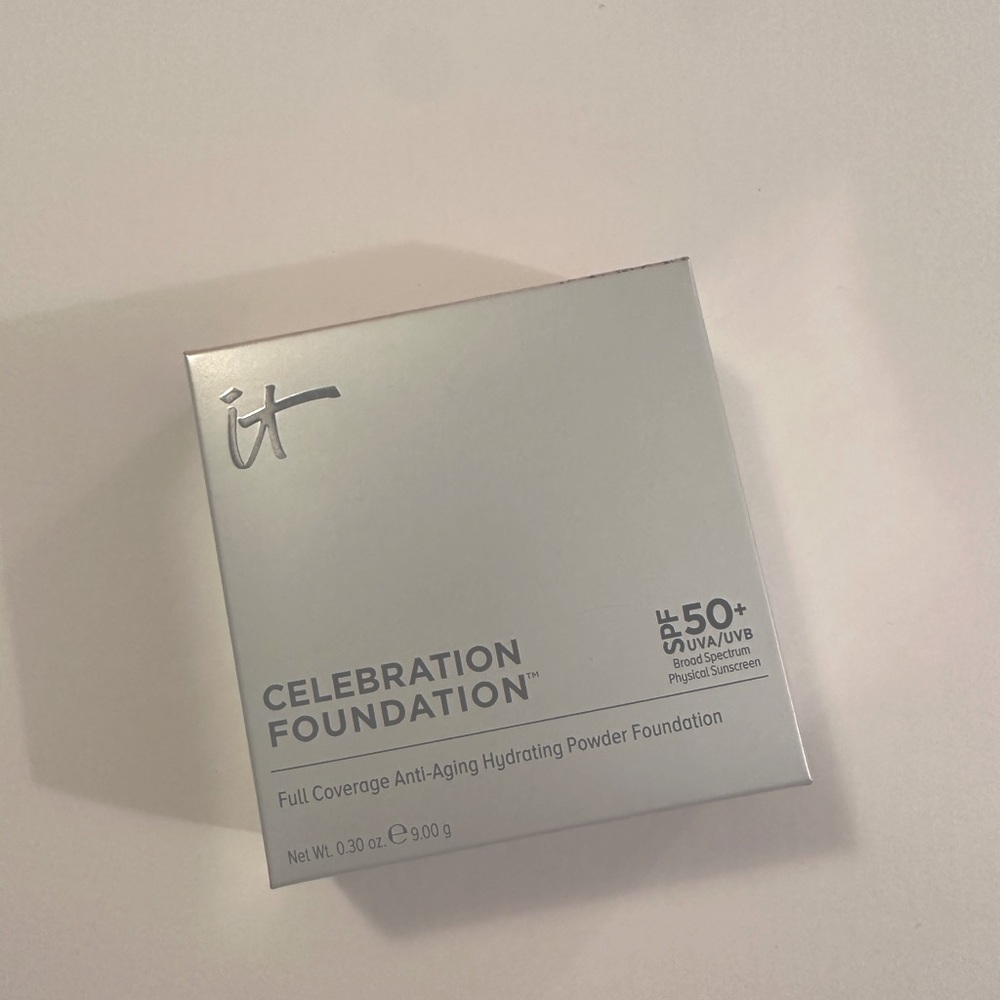 It cosmetics celebration foundation shade medium new